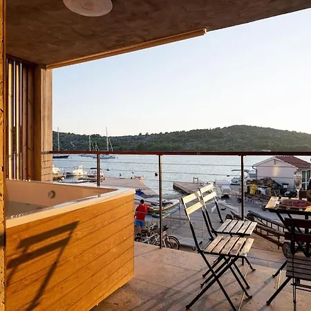 Holiday home Themomentscottage Kaprije